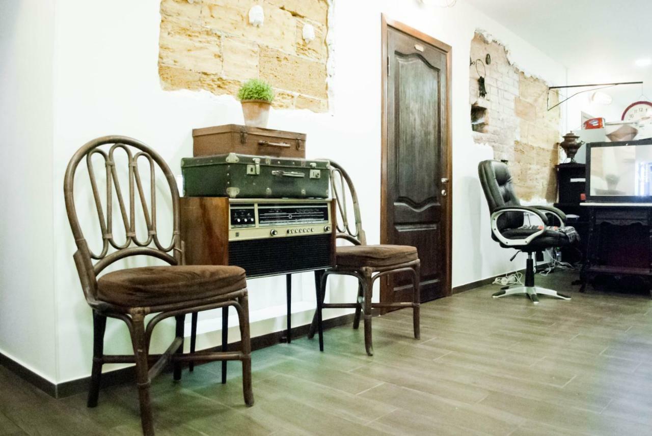 Hostel Uyutniy Dvorik Odessa Esterno foto